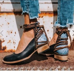 Freebird Marlon, Navy blue size 9, used only once